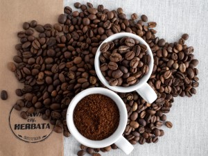 CZARNA PORZECZKA Z WIŚNIĄ kawa smakowa, arabika, ziarnista